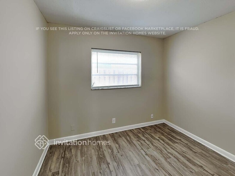 Building Photo - 9350 NW 35th Manor