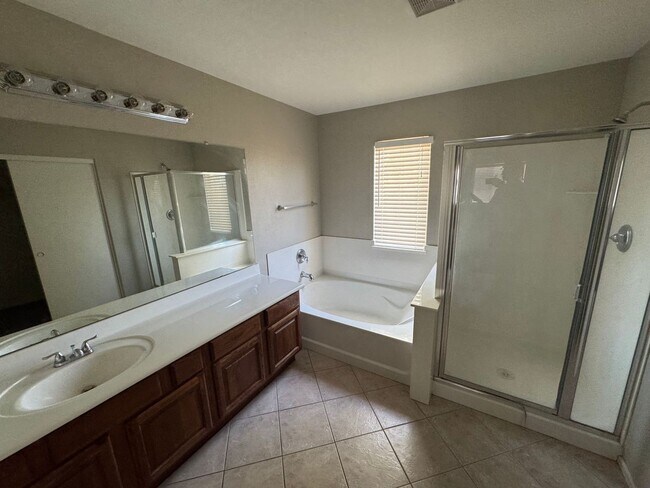 Building Photo - 4 Bedroom - 2.5 Bath - 2310 Sq Ft