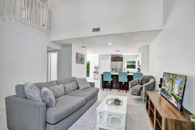 Building Photo - 9841 NW 9th Ct