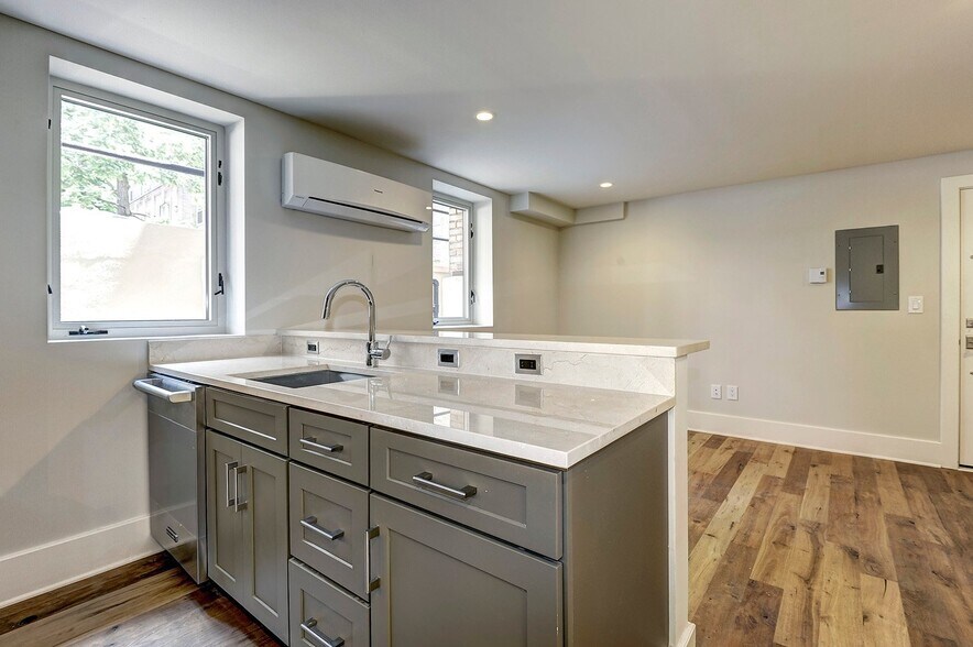 Building Photo - 1910 Kalorama Rd NW
