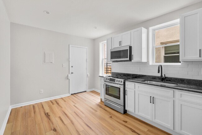 Building Photo - 2110 E Fayette St