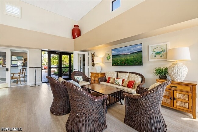 Building Photo - 565 Beachwalk Cir