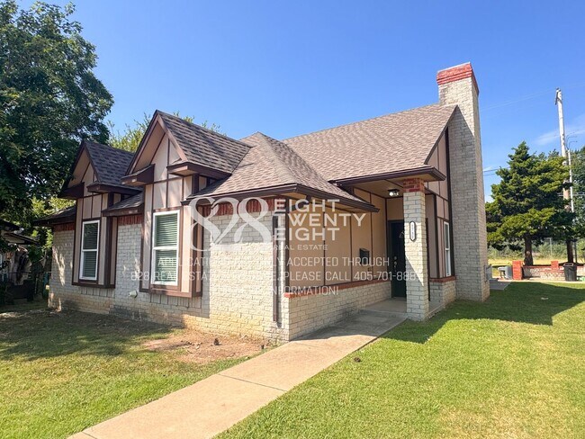 Building Photo - NEW TO THE MARKET!  Spacious 4 Bed/2 Bath Near very Close to Campus!!
