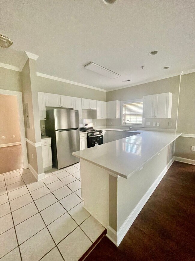 Building Photo - (Holdfunds)MeadowVista9041