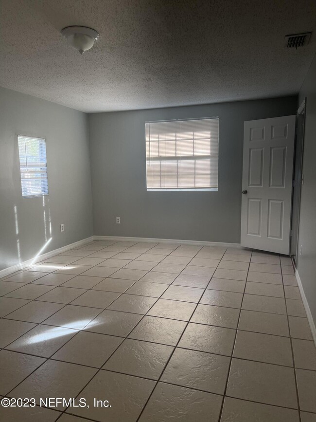 Building Photo - 5467 Windermere Dr