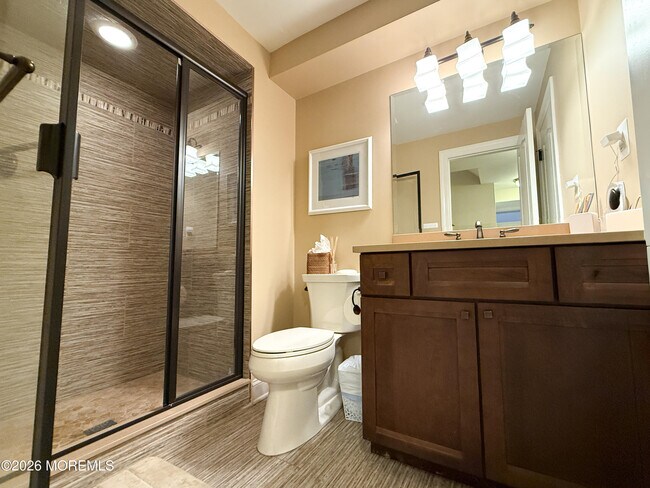 Building Photo - 315 Pitney Ave