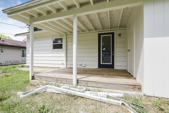 Building Photo - Cozy Ranch Home 30 Night Min Quiet Reynoldsburg