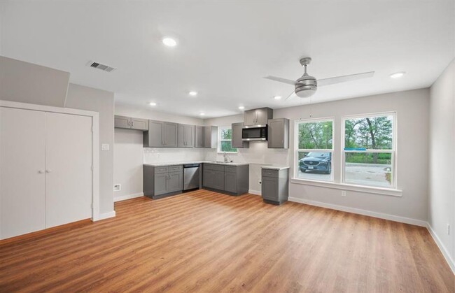 Building Photo - 8715 Bertwood St