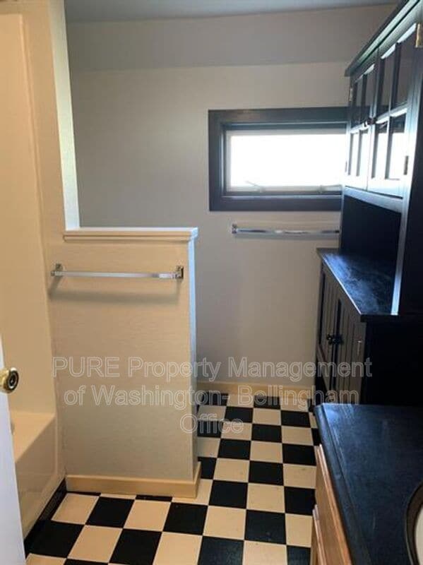 Building Photo - 520 S 3rd St