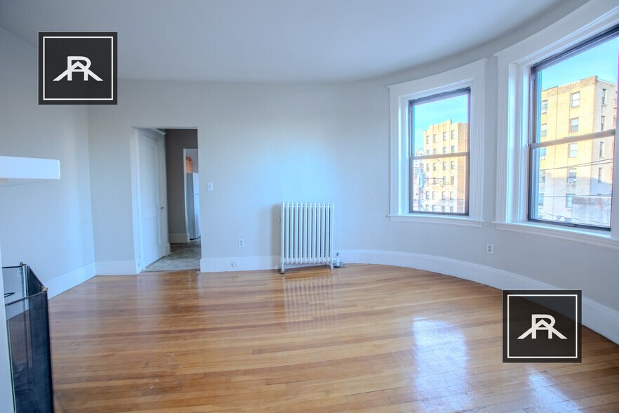 Building Photo - 52 Cummings Rd