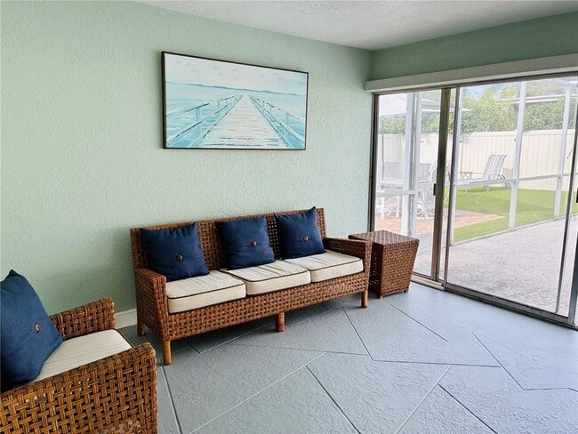 Building Photo - 14025 Yacht Club Blvd