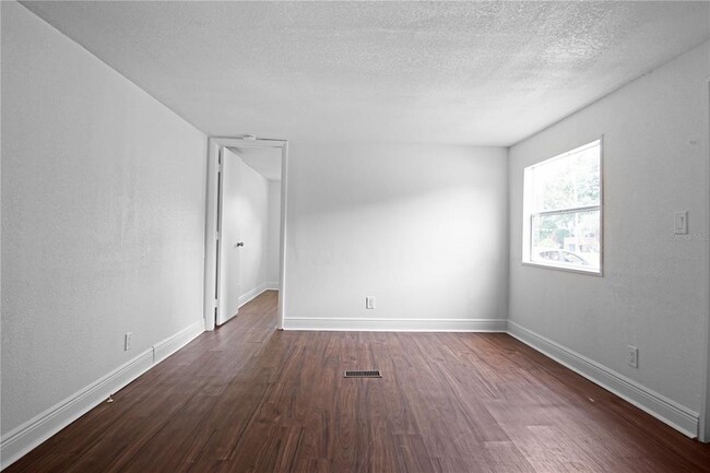 Building Photo - 26 Forest Dr