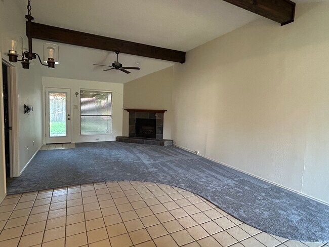 Building Photo - 2320 Aquaduct Dr