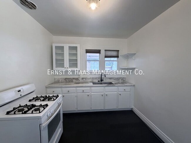 Building Photo - 209 Linden Ave
