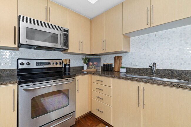 Building Photo - 54 Rainey St