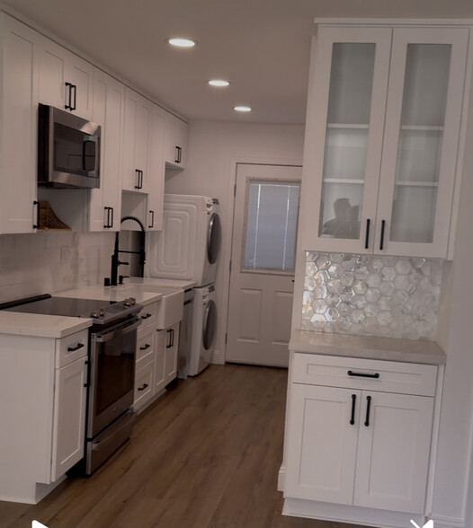 Kitchen - 10152 Ascot Cir