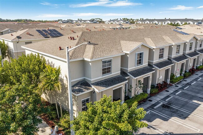 Building Photo - 561 NE 5th Terrace