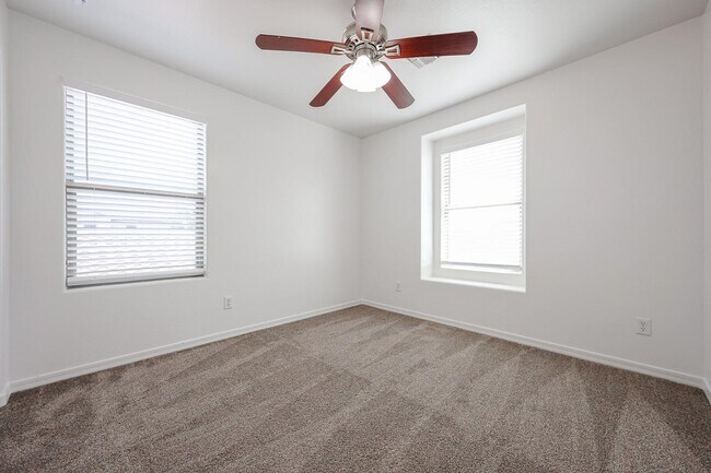 Building Photo - 41298 W Park Hill Dr