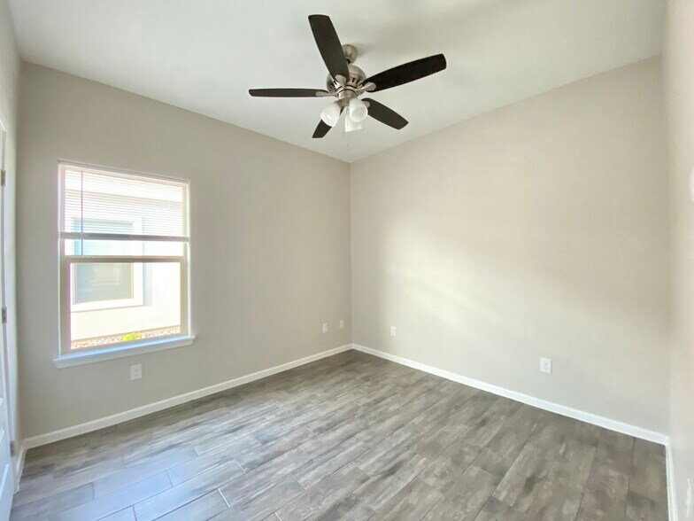 Building Photo - 805 W Sunset Valley St