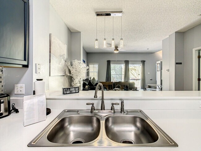 Building Photo - 4751 Ormond Beach Way