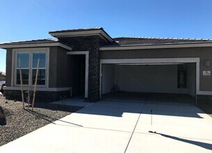Building Photo - 4 Bedrooms 2.5 Bathrooms - Marana