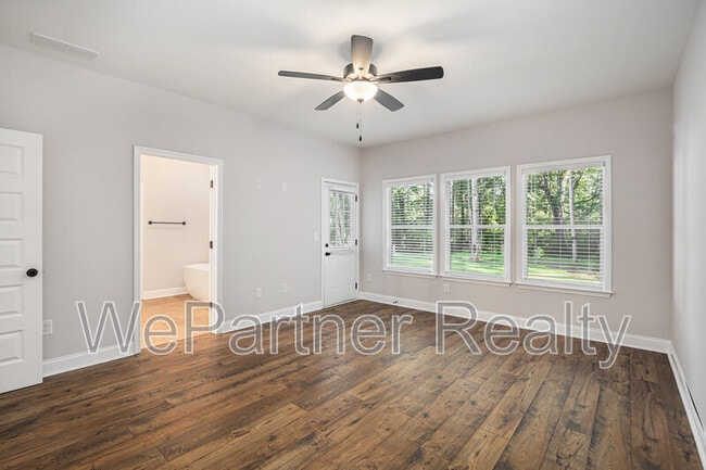 Building Photo - 138 Crest