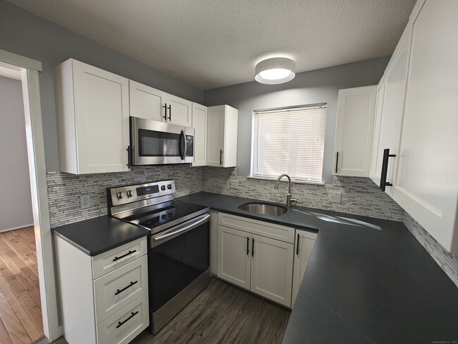 Building Photo - 351 Heritage Vlg