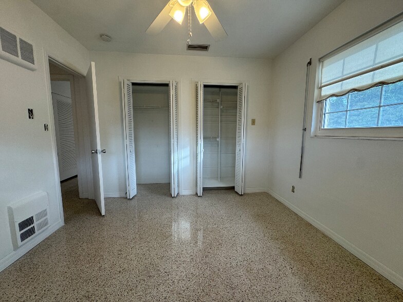 Building Photo - 5290 38th Way S