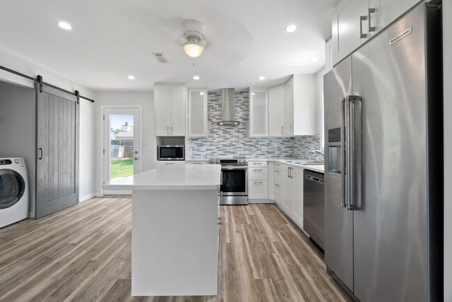 Building Photo - 2884 Bamberg Pl