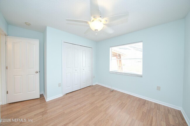 Building Photo - 5628 Loma Vista Dr W