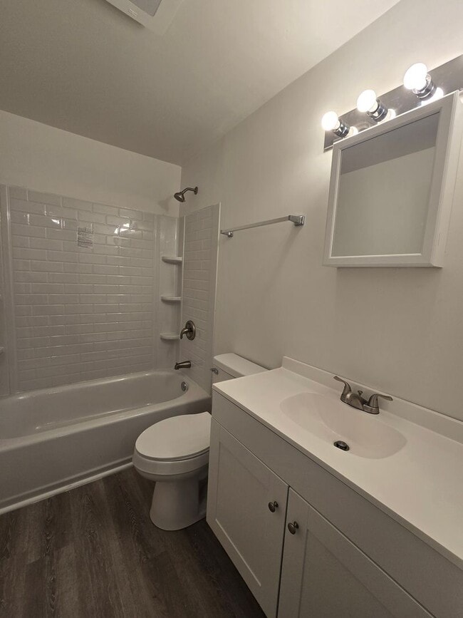 Building Photo - 2 Bedroom Townhome in Hempfield School district