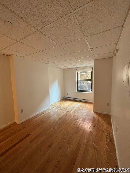 Building Photo - 405 Beacon St
