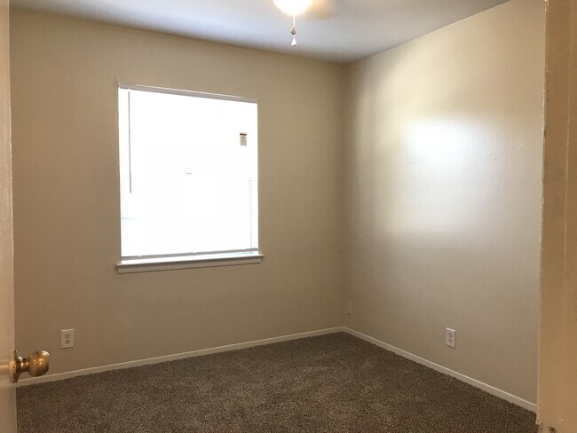Building Photo - 5874 Castle Run Dr