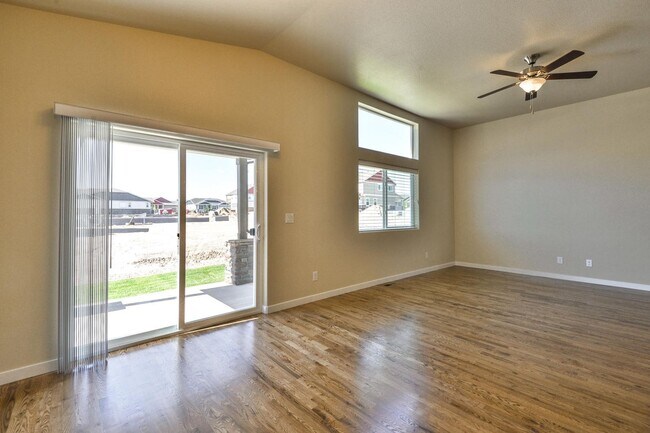 Building Photo - Beautiful 5 bed 3 bath home in the Pelican...