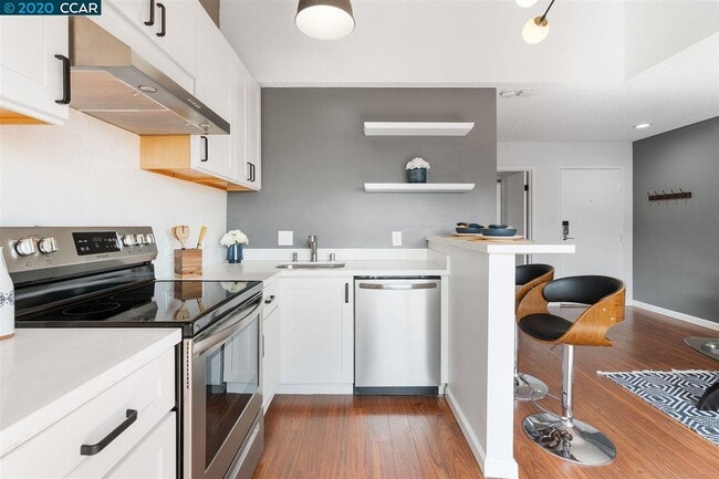 Building Photo - 3 Embarcadero W