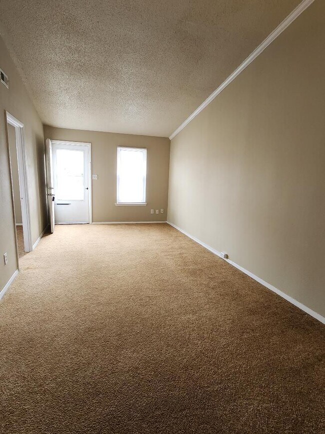 Building Photo - Weblin Pointe Townhome