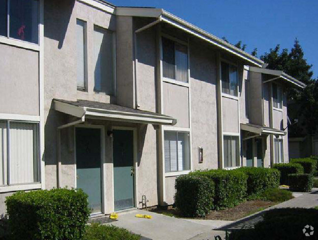 Santa Ana Apartments - 2101s