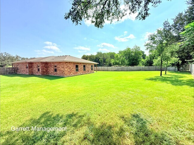 Building Photo - Amazing 4/2.5 House for Rent in Lampasas, Tx