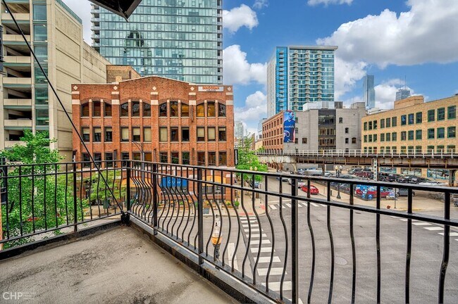 Building Photo - 333 W Hubbard St