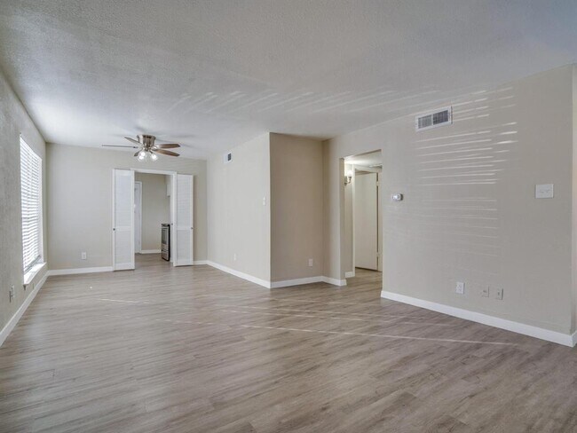 Building Photo - 10650 Steppington Dr
