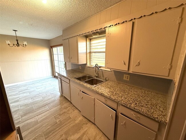 Building Photo - 2320 14th Ave N