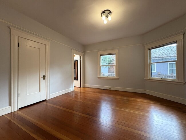 Building Photo - Charming Craftsman Style Home for Rent in ...