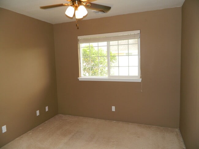 Building Photo - Beautifully Upgraded 3BR/2BA Home in Luala?i Subdivision