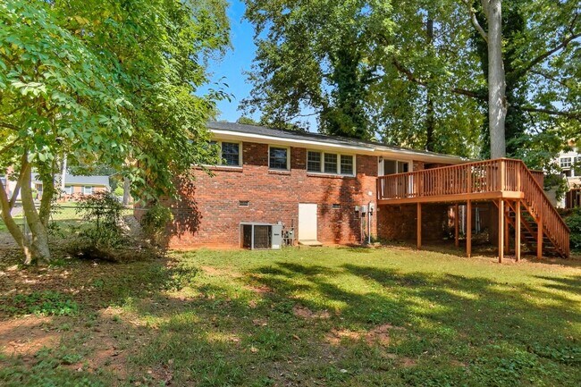 Building Photo - 332 Seneca Pl