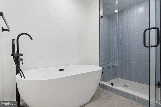 Building Photo - 1602 Locust St