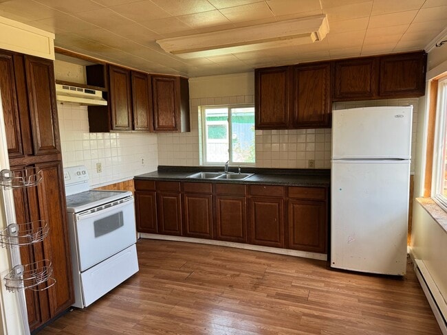 Building Photo - Gooseberry Point 2 Bed 1 Bath