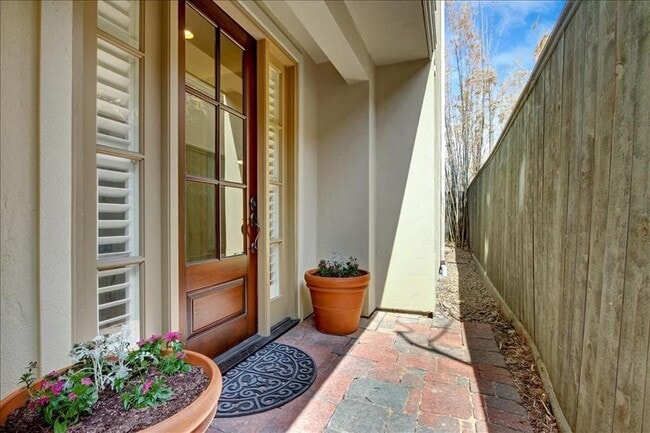 Building Photo - 2318 Welch St