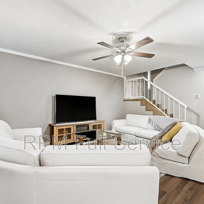 Building Photo - 810 Bellevue Rd