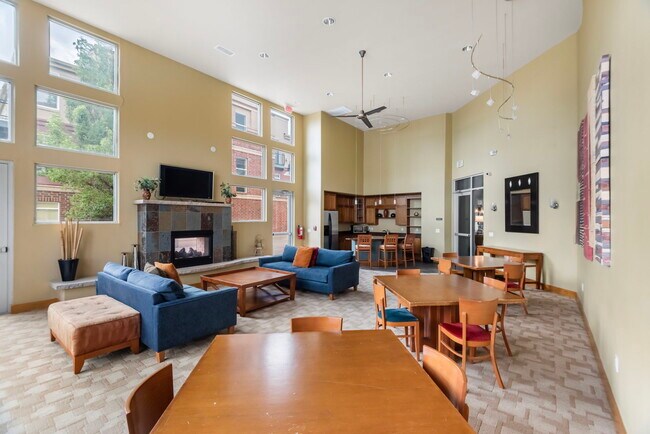 Building Photo - 10176 Park Meadows Dr