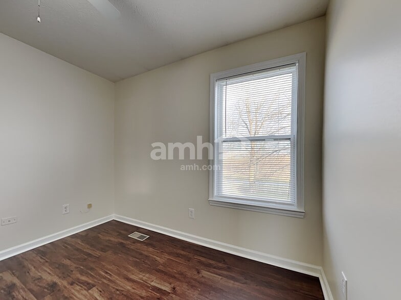 Building Photo - 17895 Grassy Knoll Dr